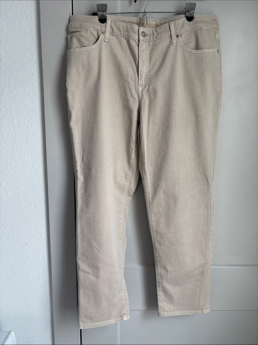 NWOT Chico’s So-Slimming Tan Stretch Ankle Jeans
